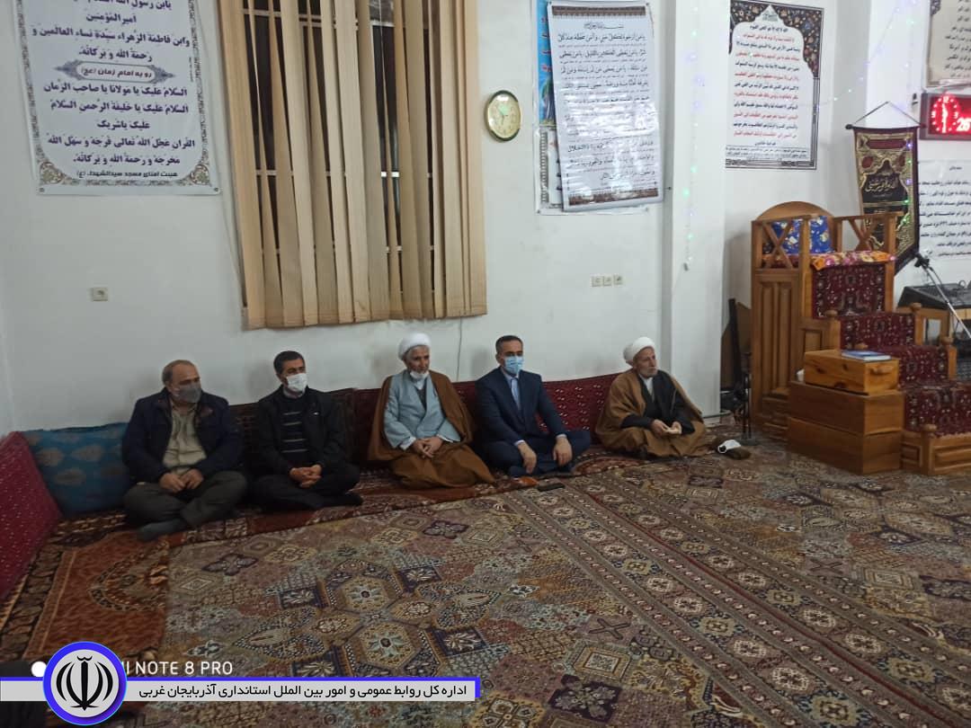 حضور فرماندار شهرستان چایپاره در مسجد حضرت سید الشهداء قره ضیاءالدین جهت اقامه نماز جماعت مغرب و عشاء و شرکت در جشن میلاد مولای متقیان امیرمومنان علی علیه السلام