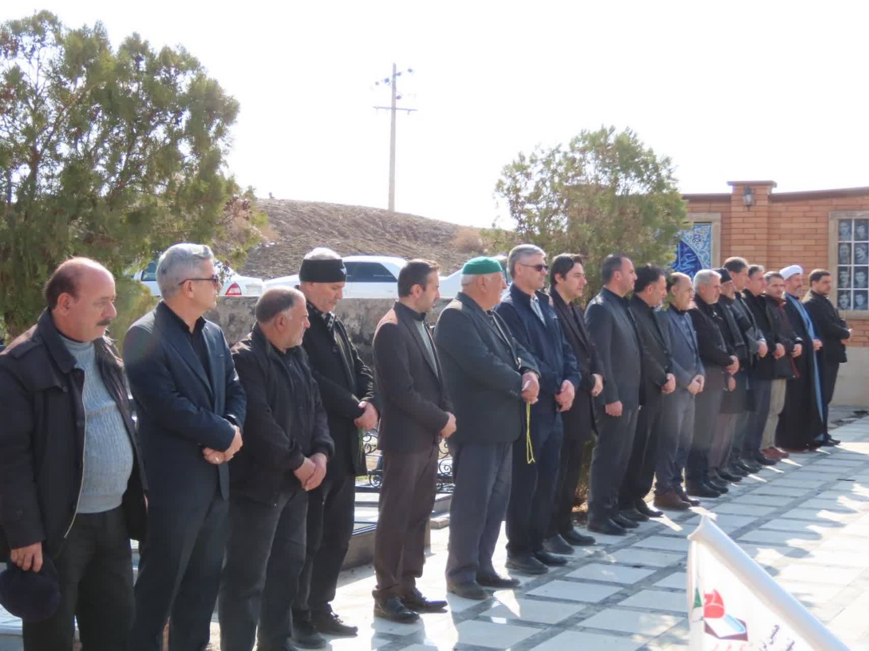 آیین غبار روبی و عطرفشانی مزار مطهر شهداء چایپاره برگزار شد