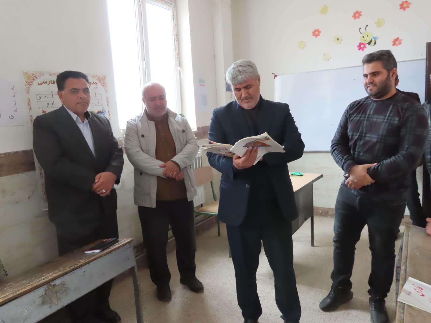 بازدید فرماندار شهرستان چایپاره از دبستان امین روستای طاهر آباد