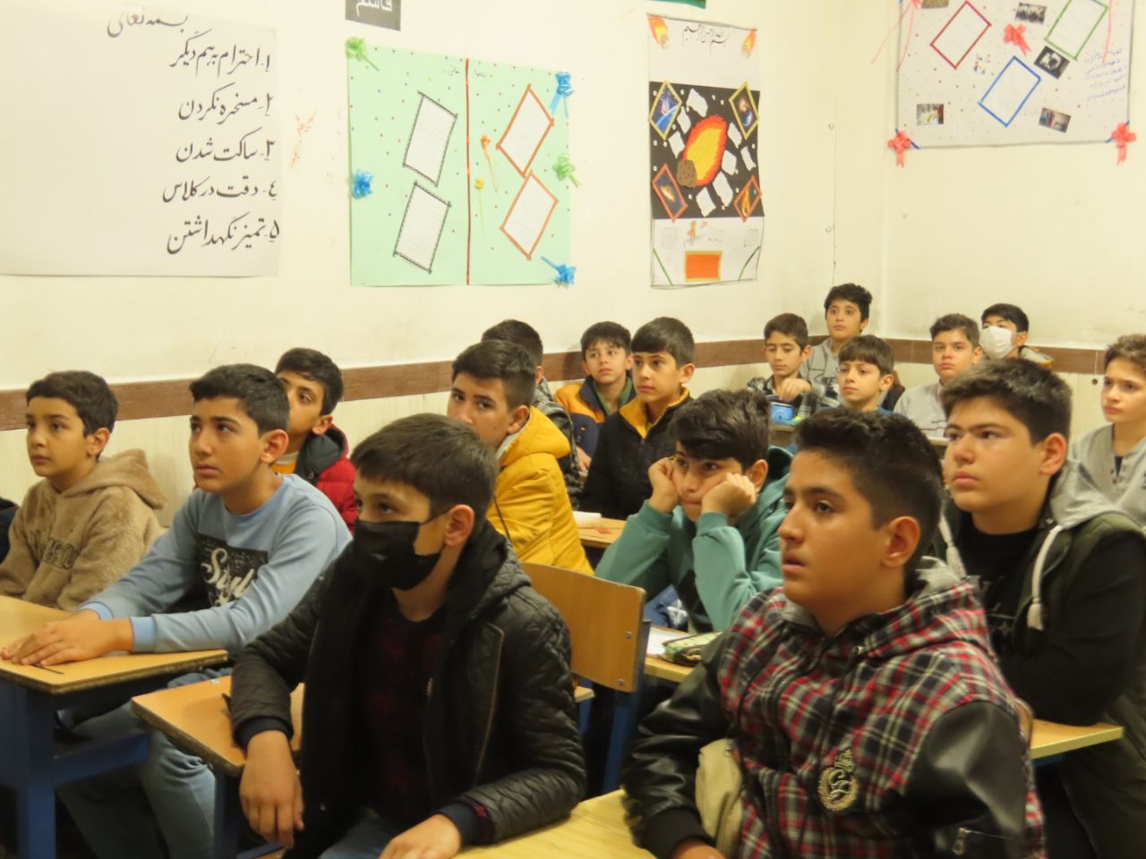 بازدید فرماندار شهرستان چایپاره از دبستان شهید مخلص و شهید حسین پور