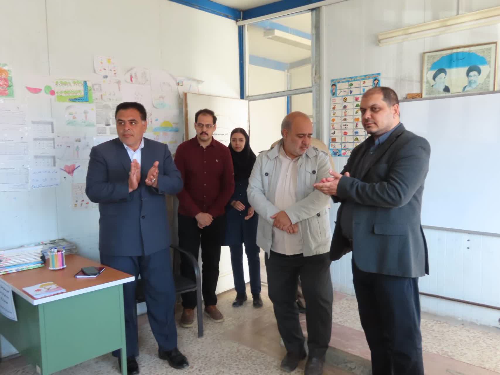 بازدید فرماندار شهرستان چایپاره از دبستان شهید مدنی روستای کورابلاغ