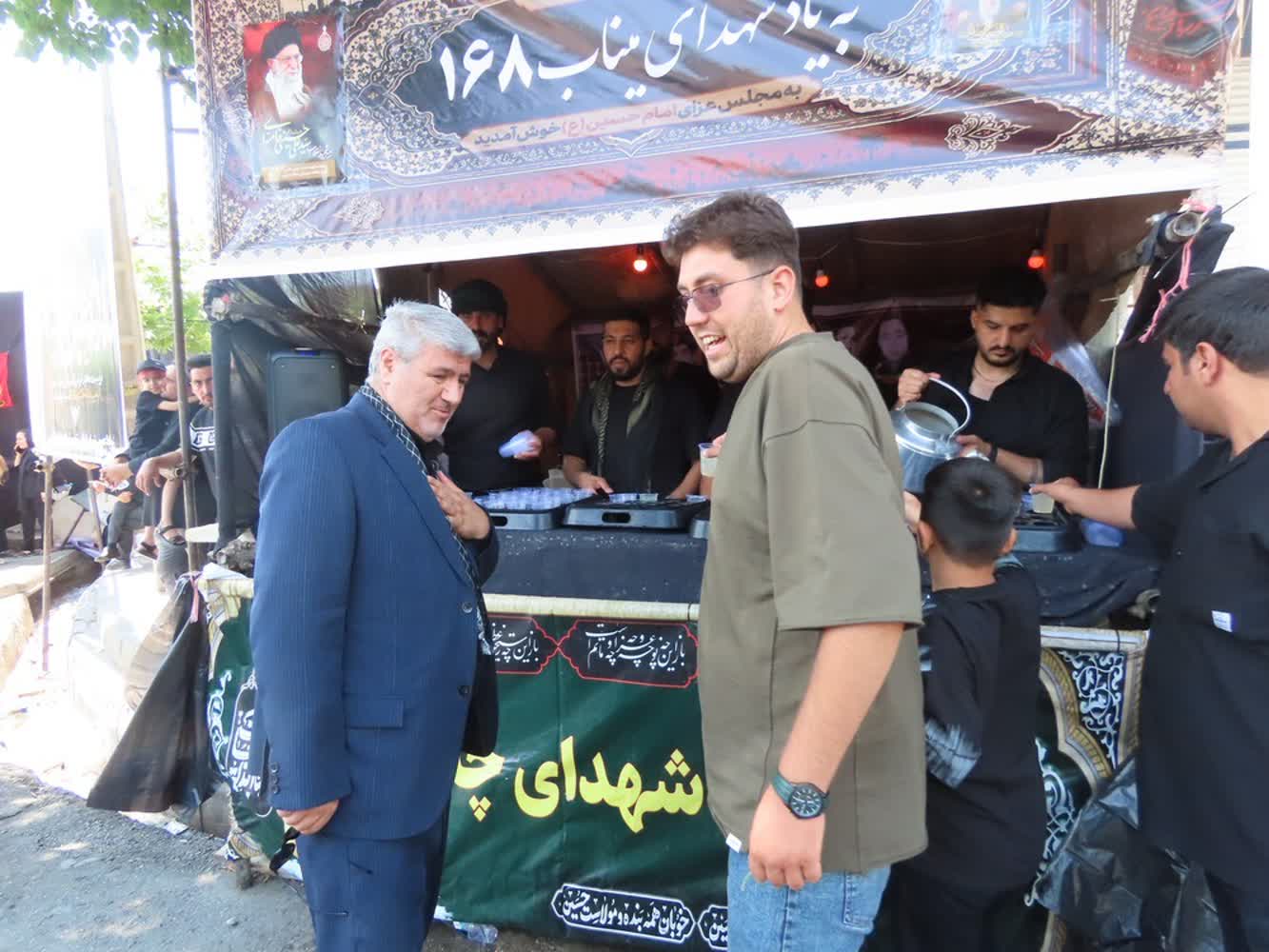 حضور فرماندار چایپاره در جمع عزاداران حسینی و بازدید از مواکب خدمت‌رسان