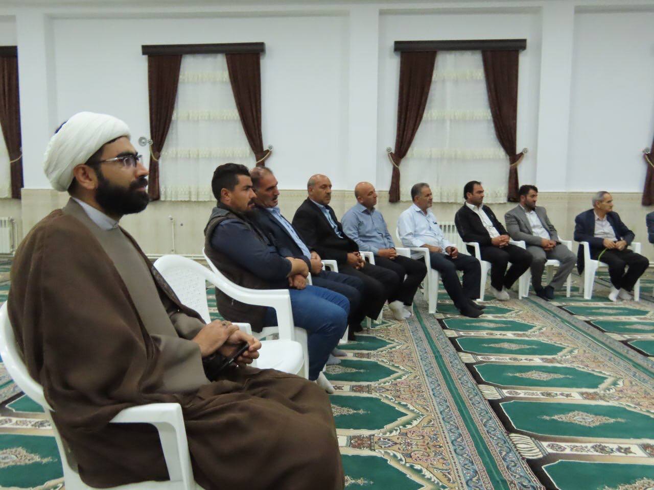 برگزاری نشست مشترک علما ، بزرگان و متنفذین اهل تشیع و تسنن شهرستان چایپاره