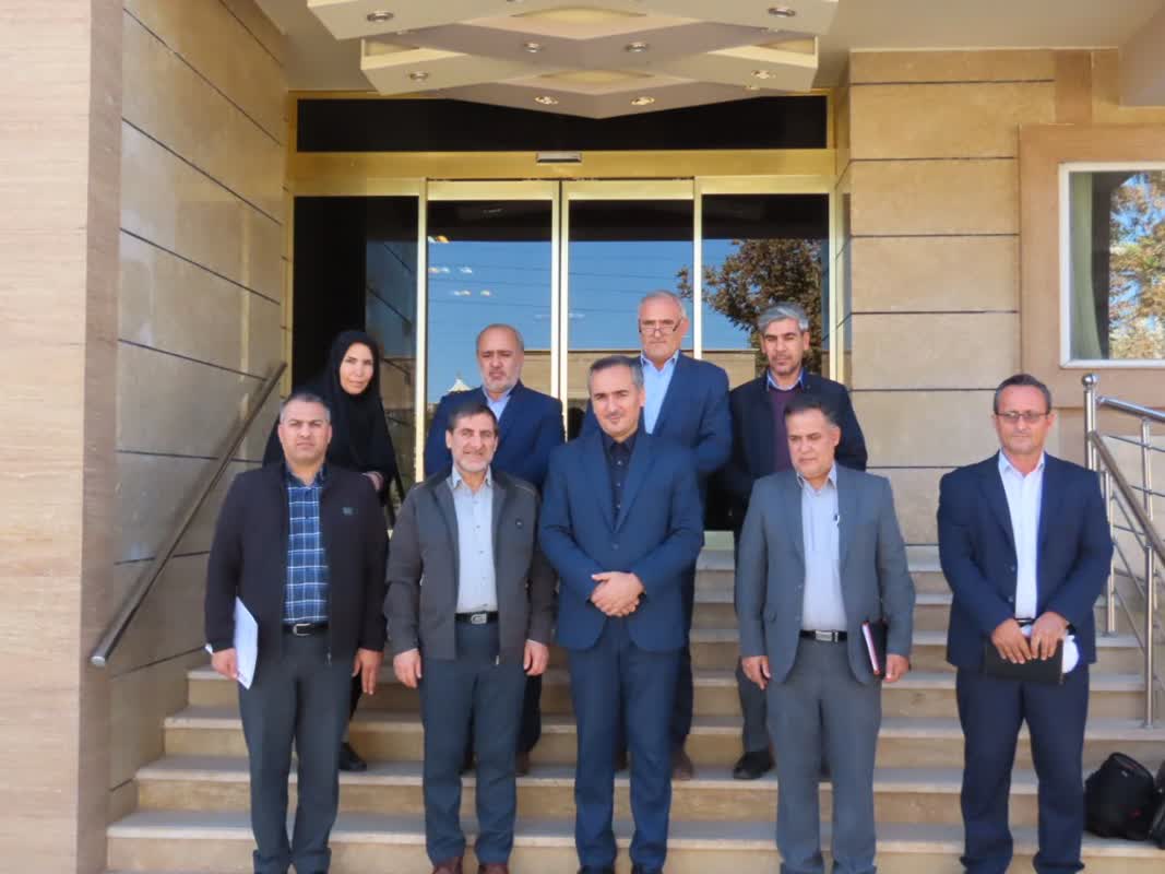 تجلیل دکتر برقراری مدیر عامل بیمه اجتماعی کشاورزان، روستائیان و عشایر کشور از فرماندار شهرستان چایپاره