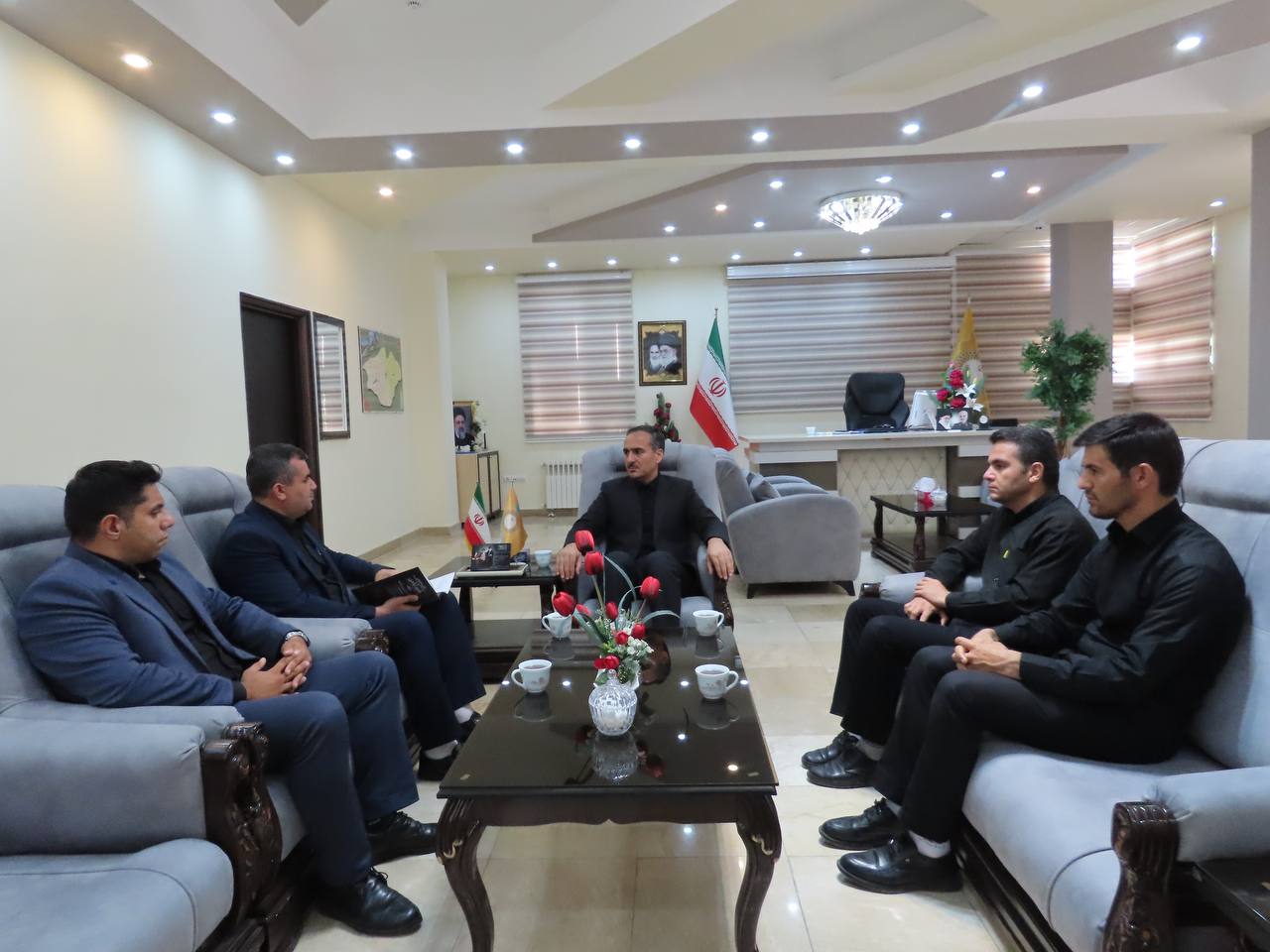 دیدار رییس و کارکنان سازمان تأمین اجتماعی شعبه چایپاره با فرماندار شهرستان