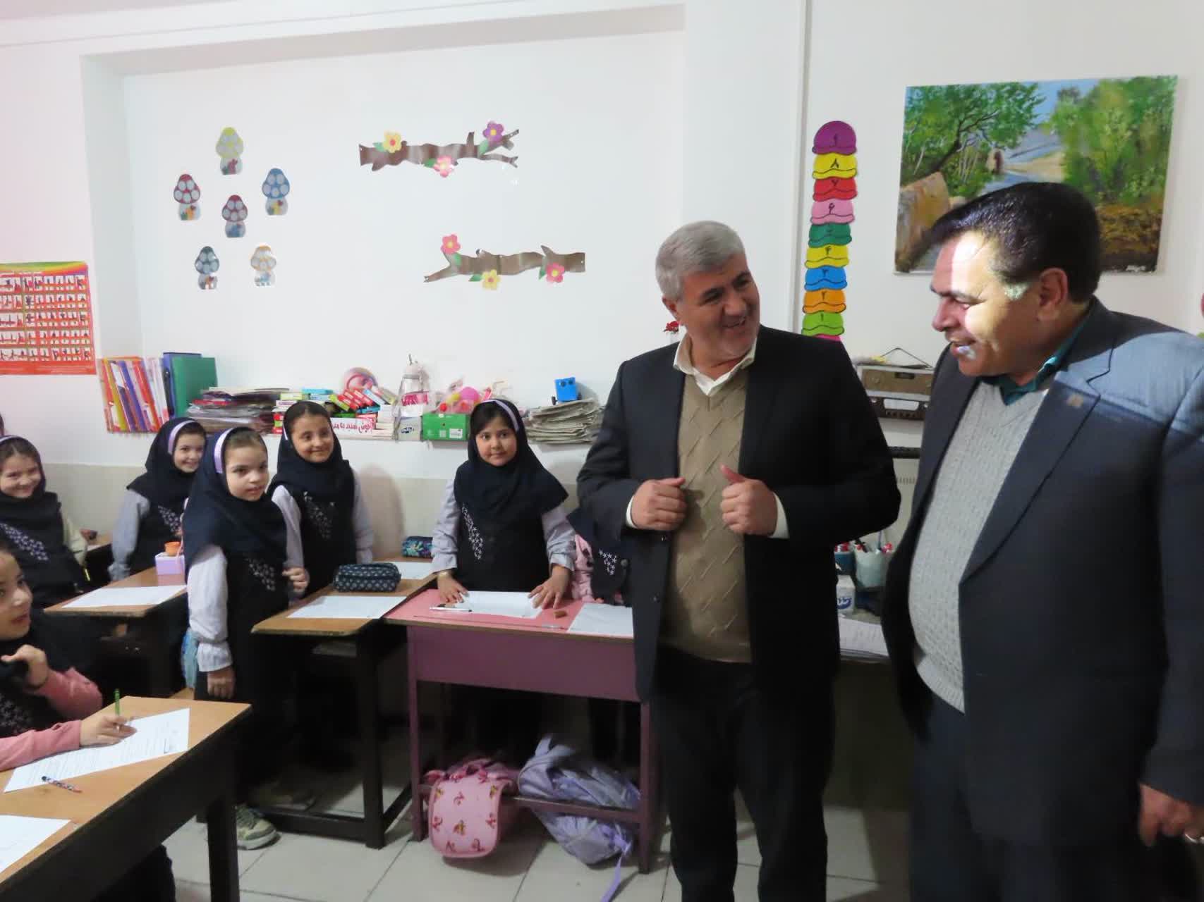 بازدید فرماندار چایپاره از دبستان غیر دولتی ایراندخت