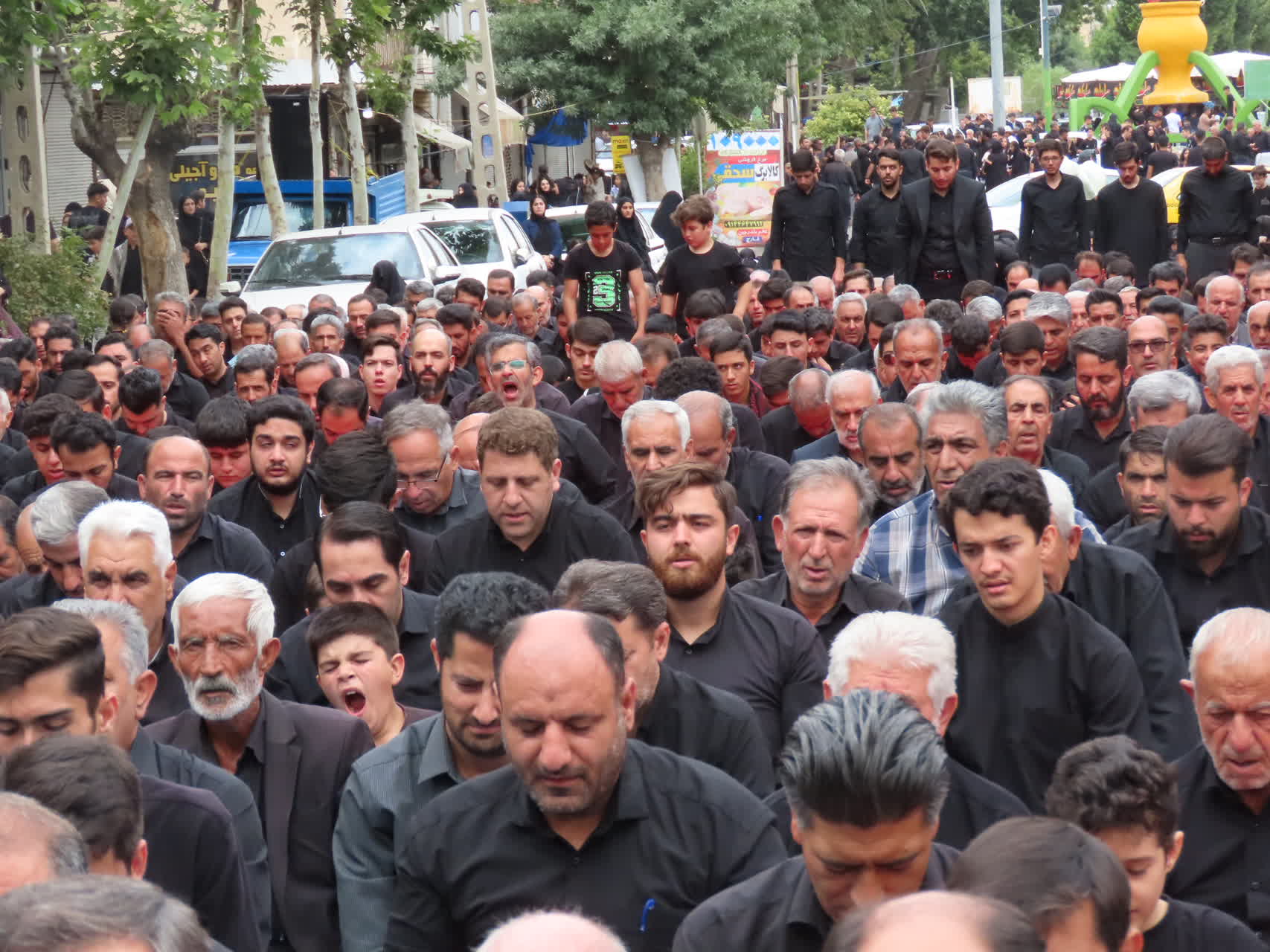 اقامه نماز ظهر عاشورا