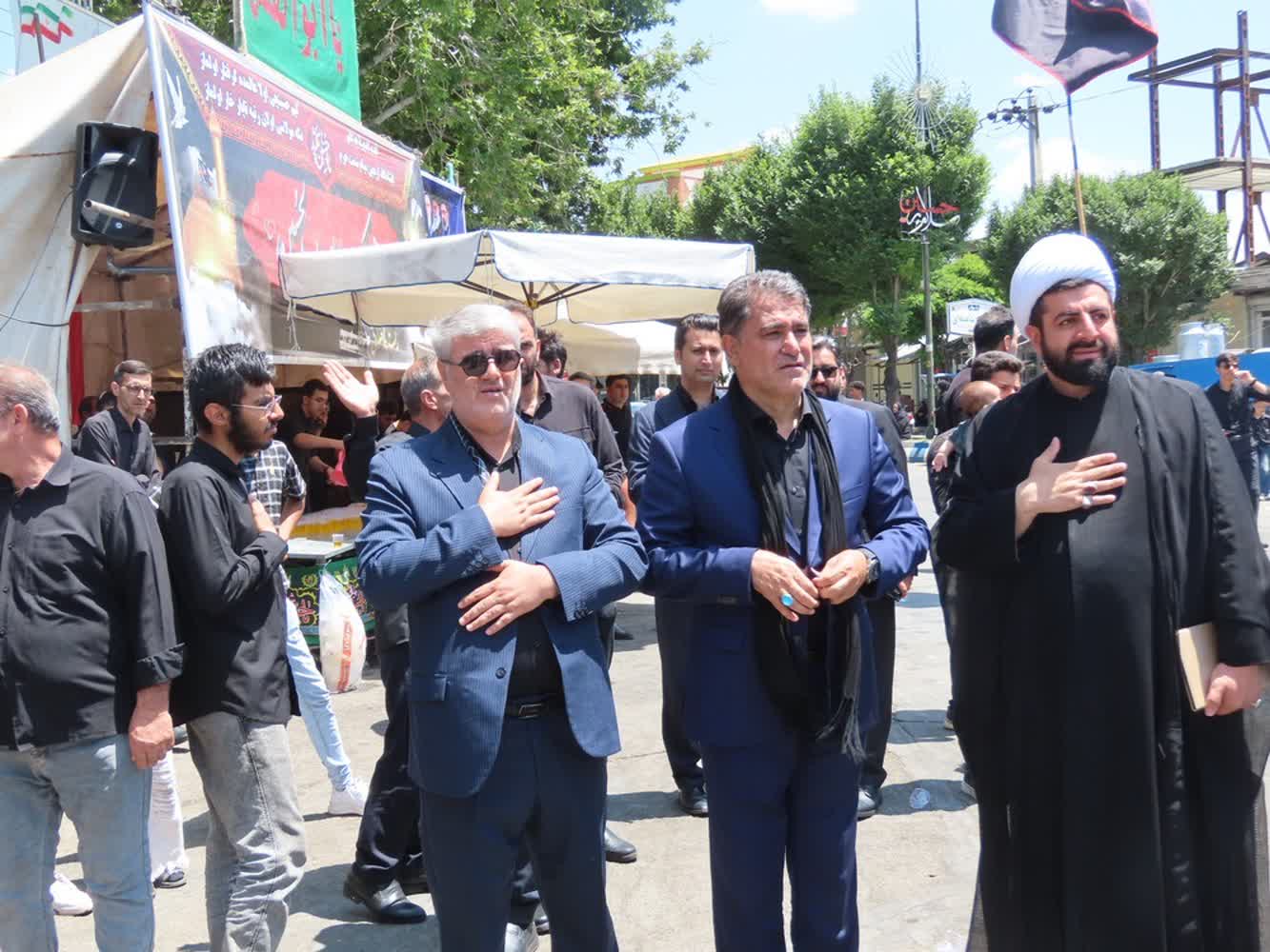 حضور فرماندار چایپاره در جمع عزاداران حسینی و بازدید از مواکب خدمت‌رسان