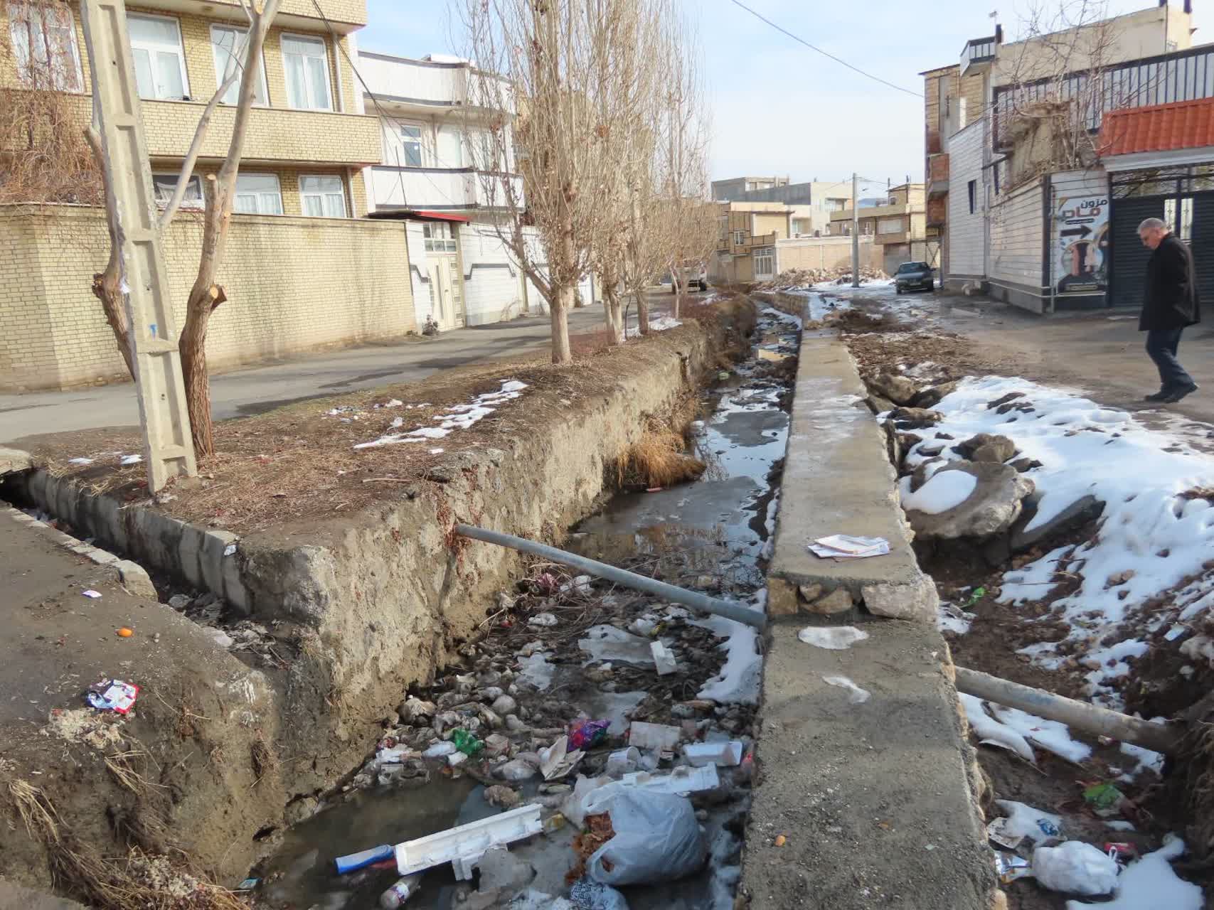 بازدید فرماندار چایپاره و مدیرکل امور شهری استانداری از نهر دلی‌آرخ