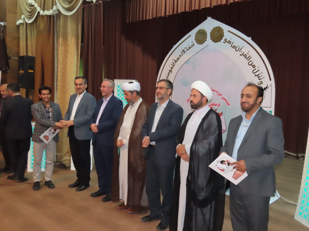 مراسم تجلیل از برندگان هشتمین دوره مسابقات قرآن ، عترت و نماز