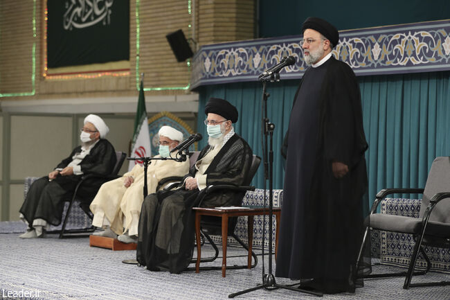 ایستادیم و پیش رفتیم؛ غلط می کند کسی فکر کندن درخت تناور جمهوری اسلامی را هم بکند