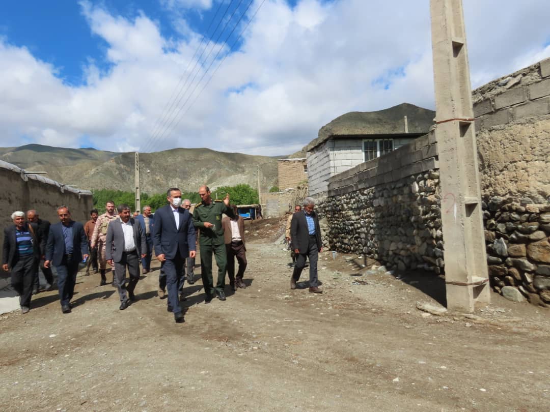 فرماندار شهرستان چایپاره از روستای آجای بازدید و با مردم شریف آن روستا دیدار نمود