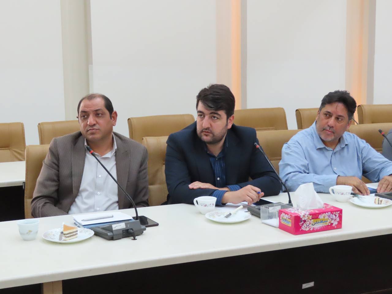 جلسه بررسی مشکلات آب و فاضلاب شهری و روستایی شهرستان چایپاره