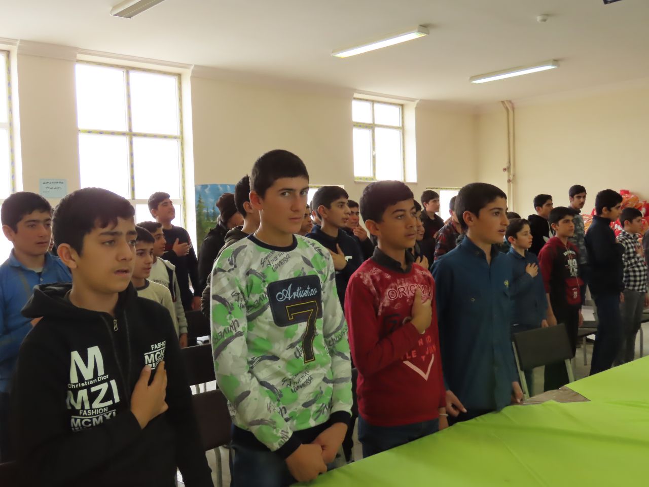 توزیع 100 بسته آموزشی و فرهنگی در دبیرستان خلیج فارس حاجیلار