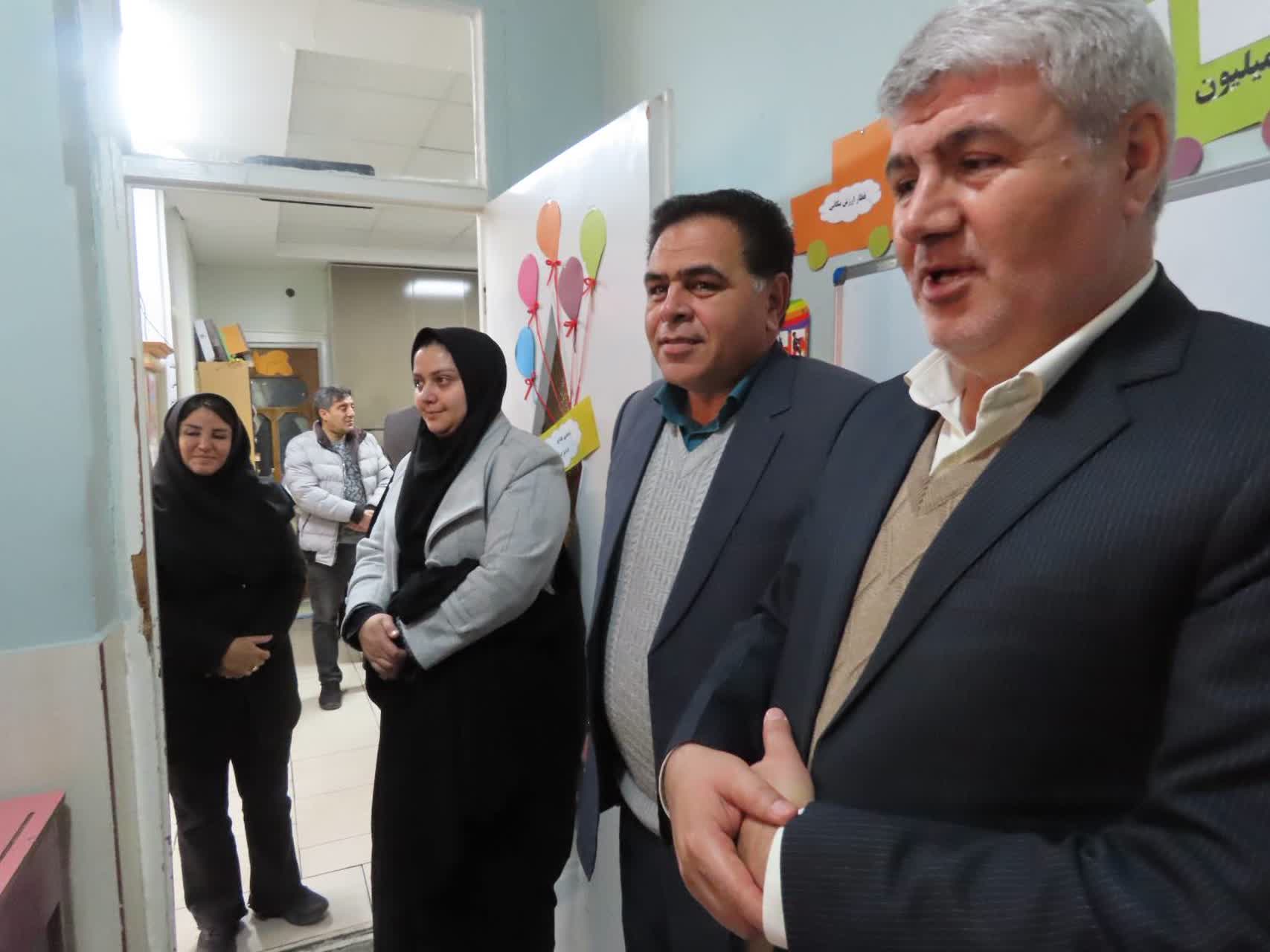 بازدید فرماندار چایپاره از دبستان غیر دولتی ایراندخت