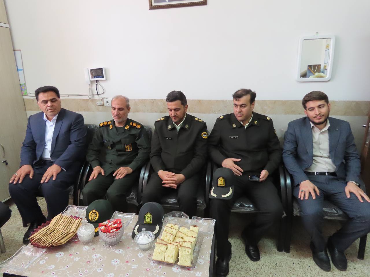 تبریک روز معلم به کادر آموزشی و پرورشی دبستان دخترانه خیرساز حاج اکبر قاسم زاده بیگجوان