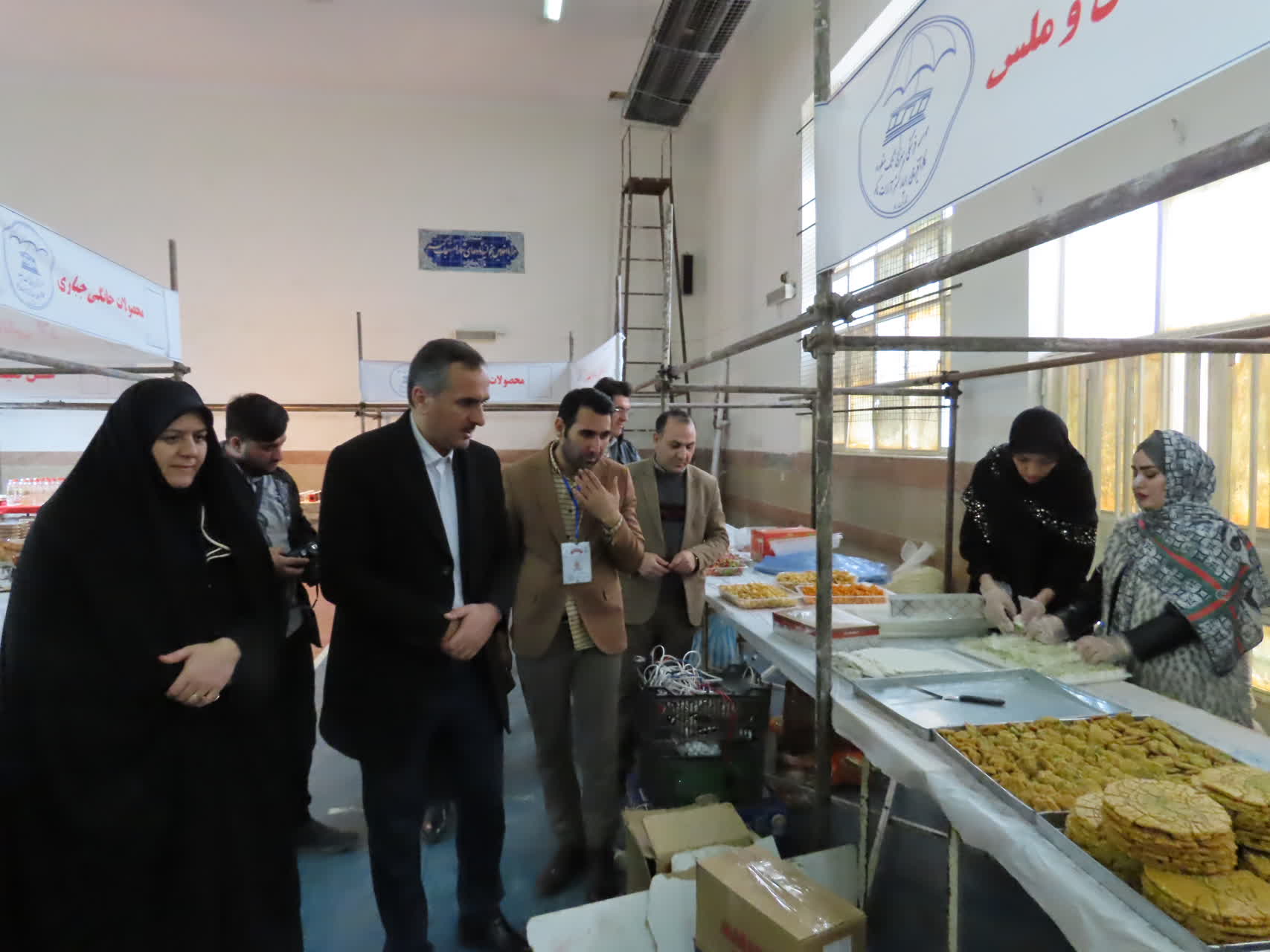 افتتاح نمایشگاه انواع صنایع دستی و غذایی مشاغل خانگی شهری و روستایی