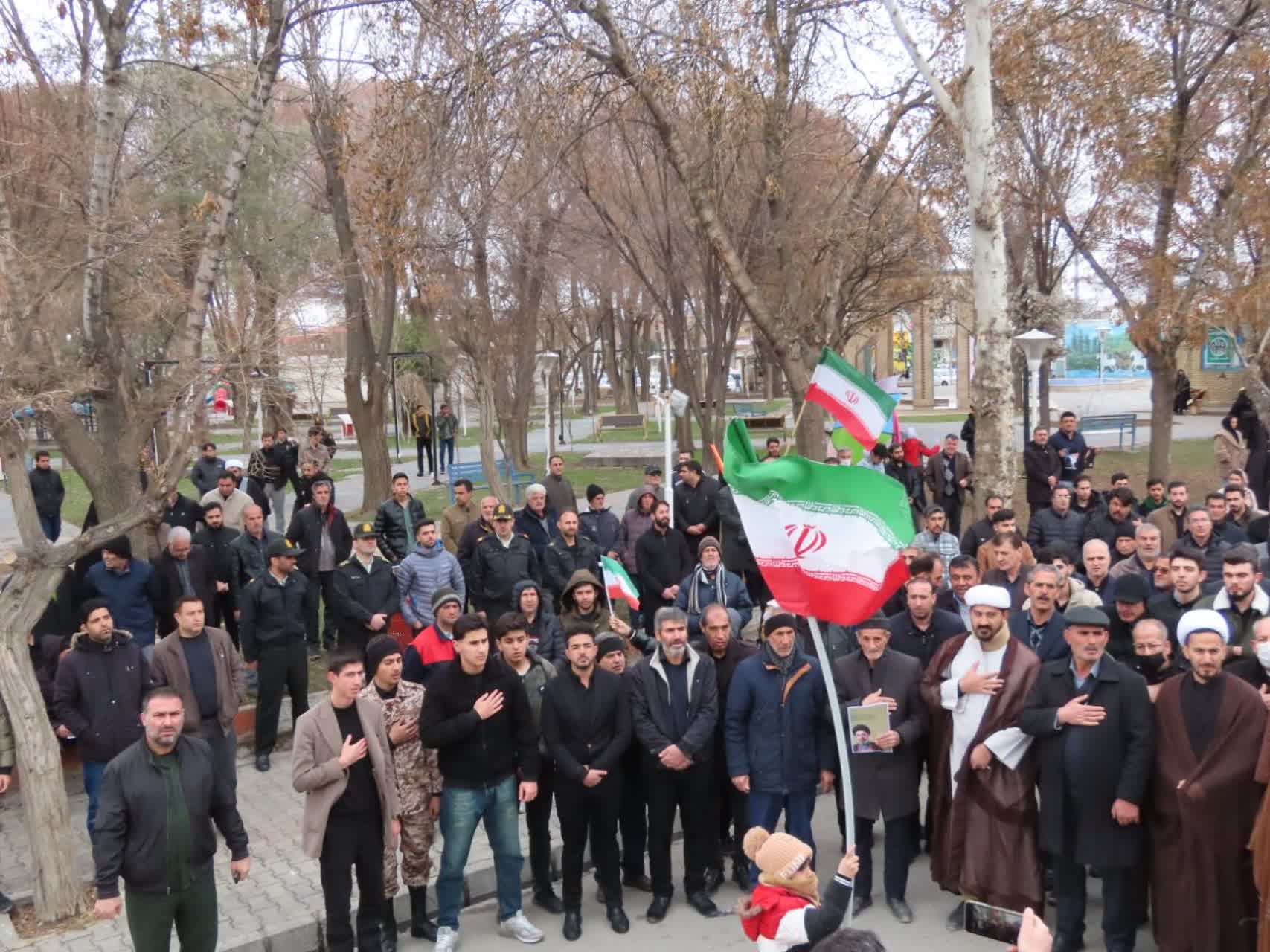 طنین انداز شدن شعار "لبیک یا خامنه‌ای" در چایپاره