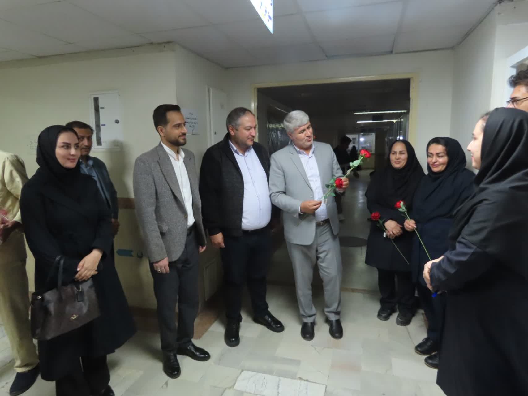 آیین تجلیل از پرستاران شهرستان چایپاره برگزار شد / تقدیر از تلاش ها و خدمات خالصانه و شبانه روزی کادر بیمارستان امام خمینی(ره)