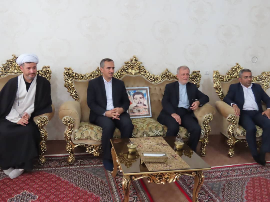 دیدار معاون توسعه مدیریت و منابع استاندار آذربابجان غربی با خانواده معظم شهید یحیی علیزاده چیرکندی