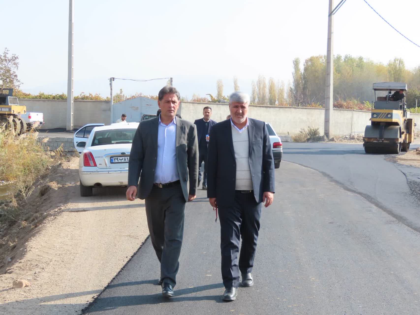 بازدید فرماندار چایپاره از عملیات آسفالت ریزی مسیر ضلع شرقی بلوار انقلاب شهرستان