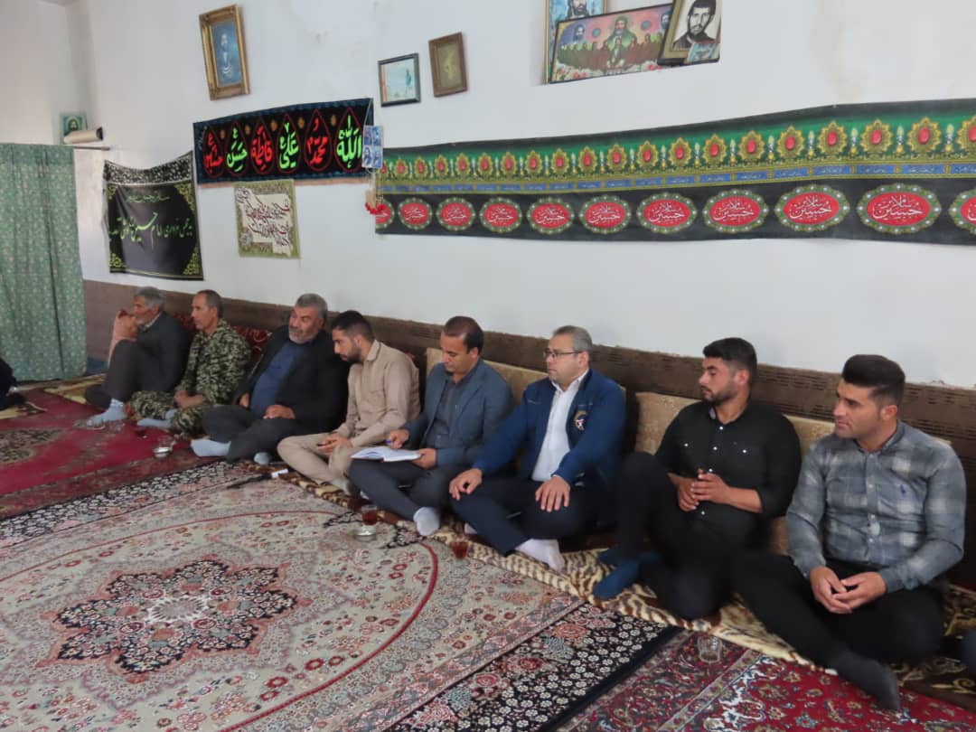 فرماندار شهرستان چایپاره از روستای آجای بازدید و با مردم شریف آن روستا دیدار نمود