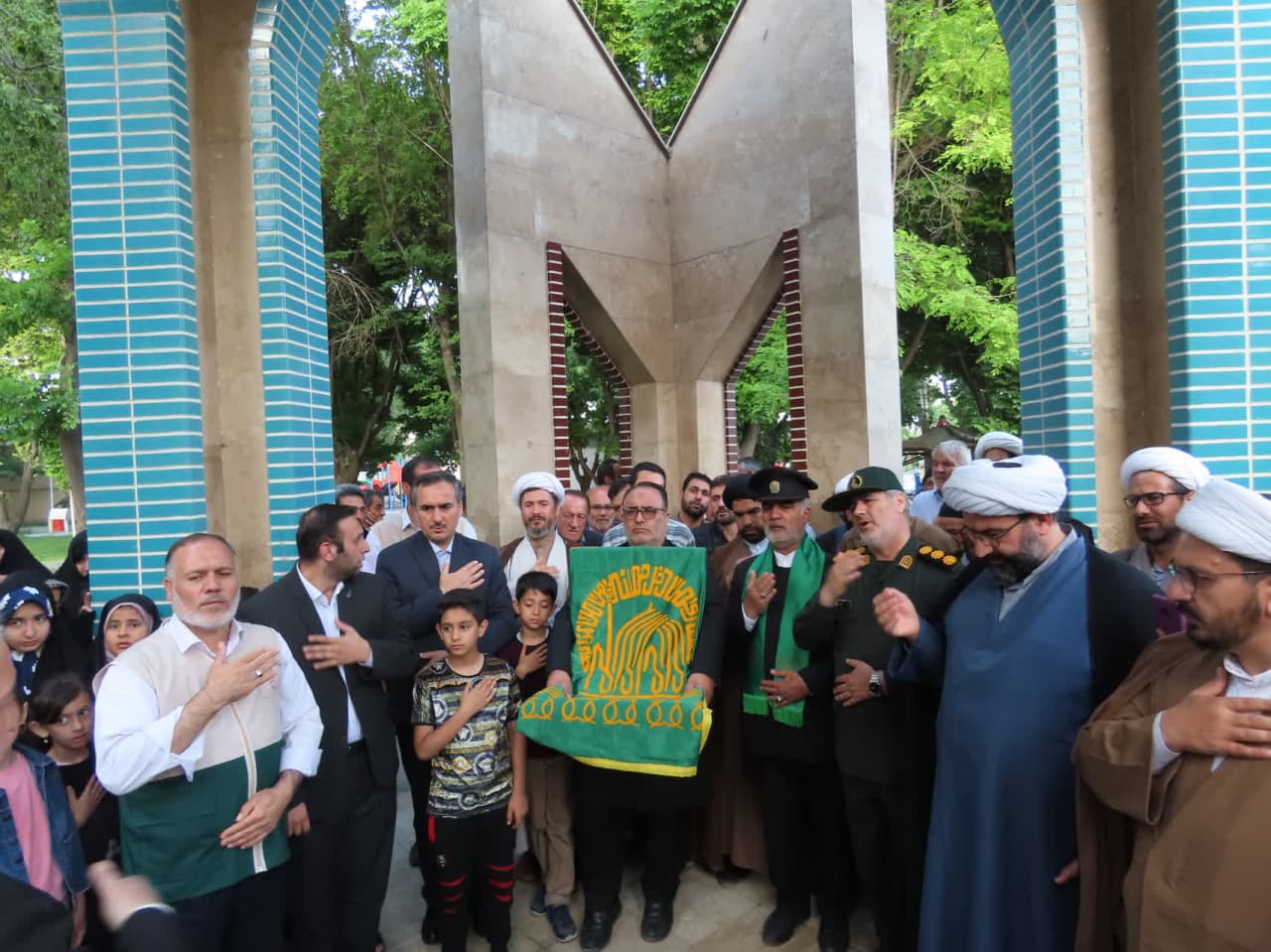 آیین استقبال از کاروان خادمین حامل پرچم حرم امام رضا (ع) در شهرستان چایپاره