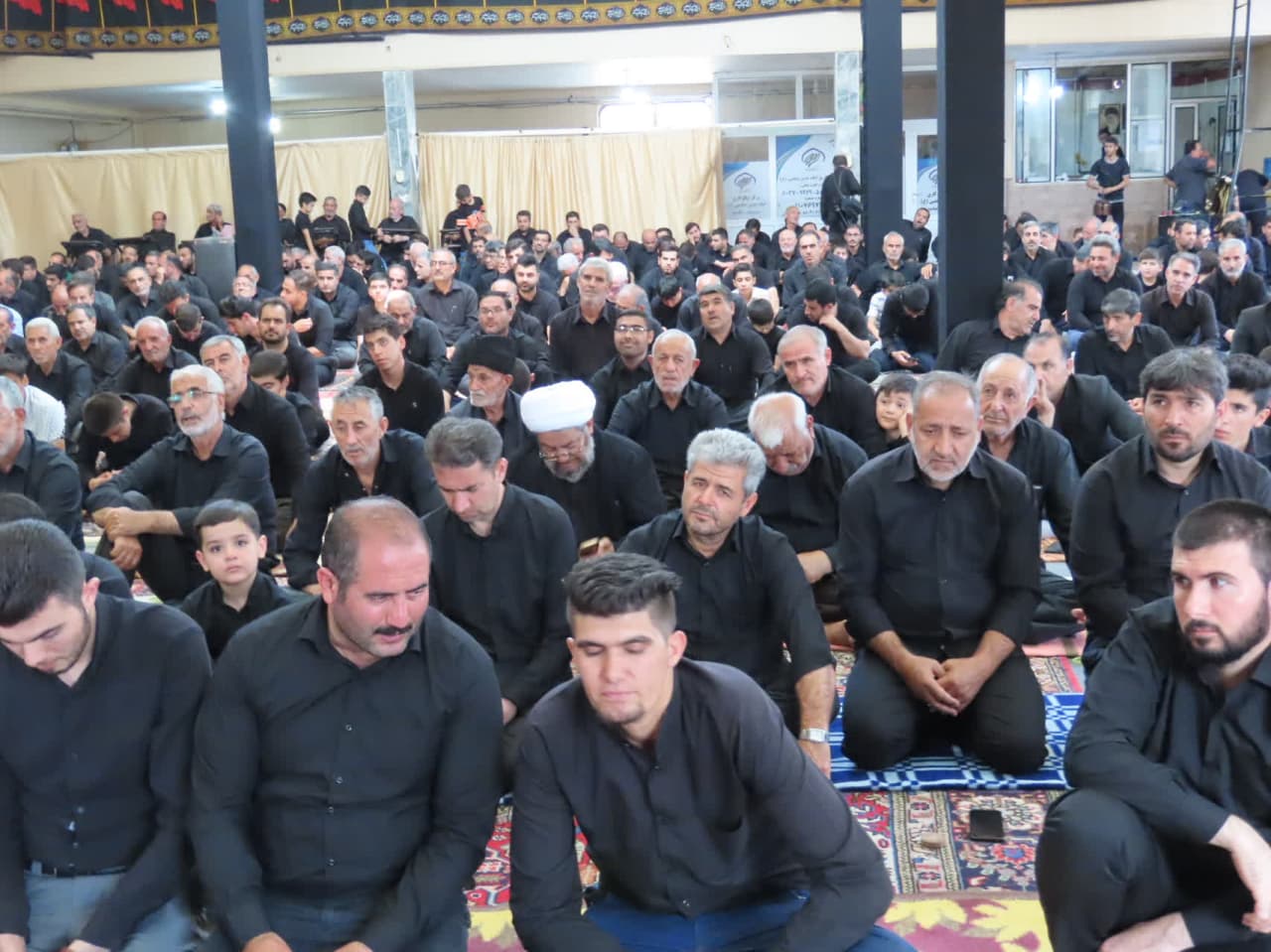 اقامه نماز جمعه همزمان با نماز ظهر عاشورا در مسجد جامع شهر قره ضیاء الدین