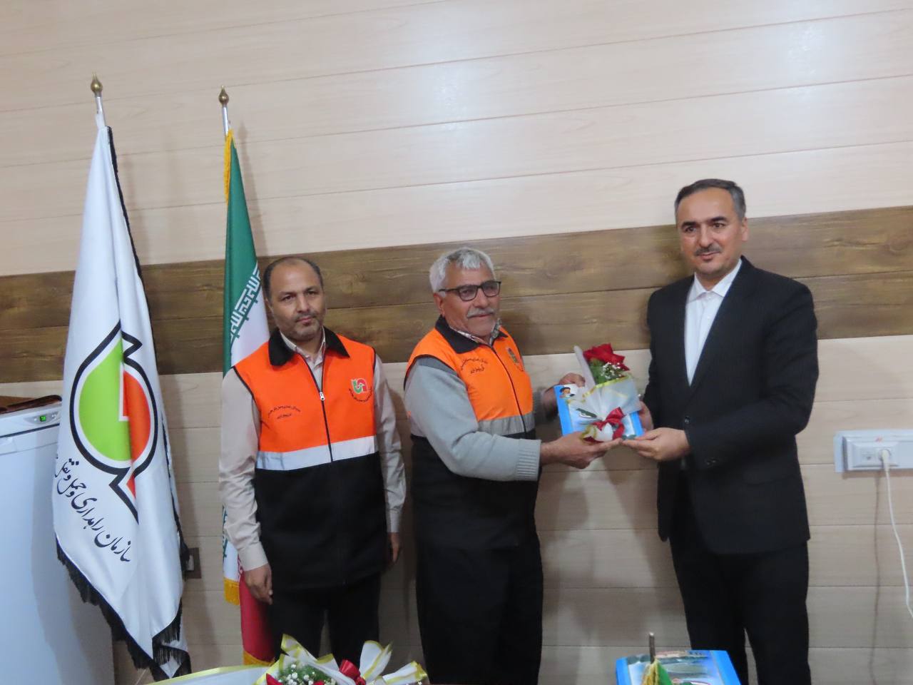 تجلیل فرماندار از راهداران شهرستان چایپاره