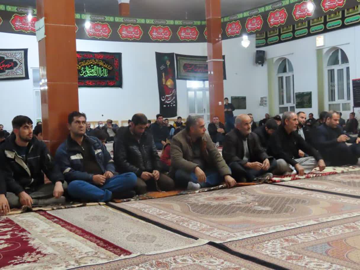 حضور فرماندار چایپاره در مراسم ایام فاطمیه در روستای خانقاه چورس