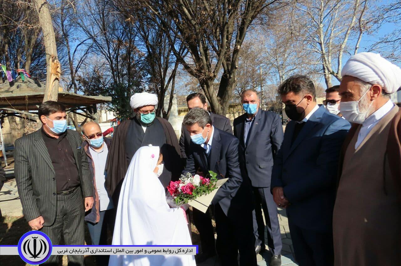 آئین گلباران به مقام شهدای گمنام باحضور استاندار آذربایجانغربی درشهرستان چایپاره