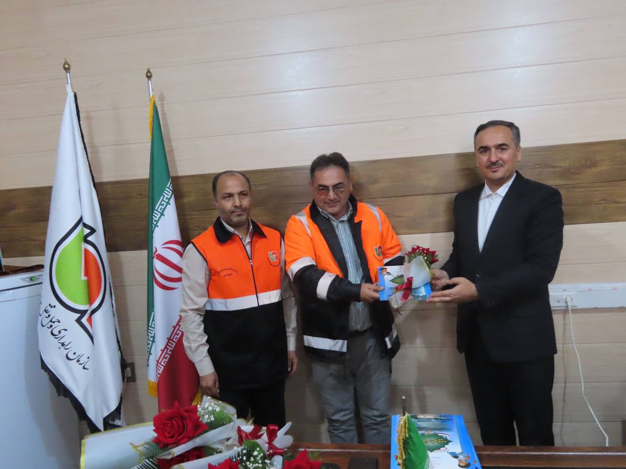 تجلیل فرماندار از راهداران شهرستان چایپاره