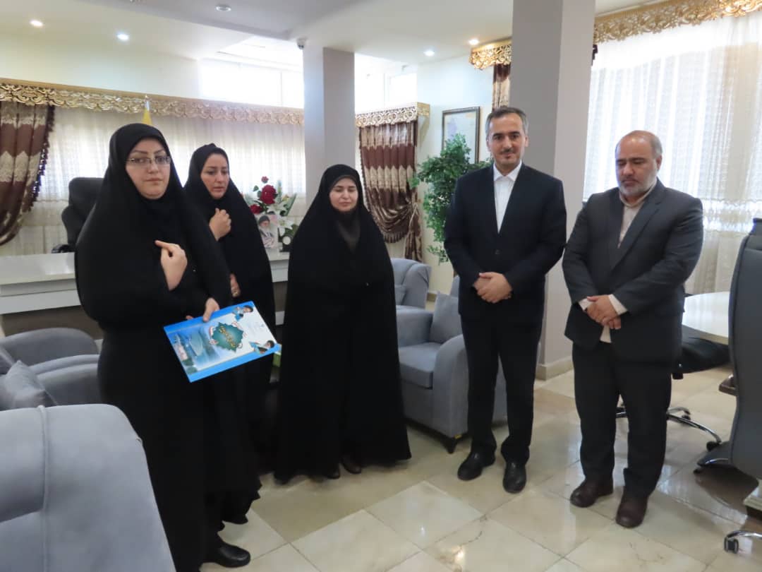 تجلیل فرماندار شهرستان چایپاره از دهیار روستای دیزج حاتم خان