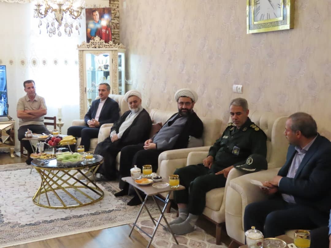 دیدار فرماندار شهرستان چایپاره با جانباز سر افراز رمضان بابازاده