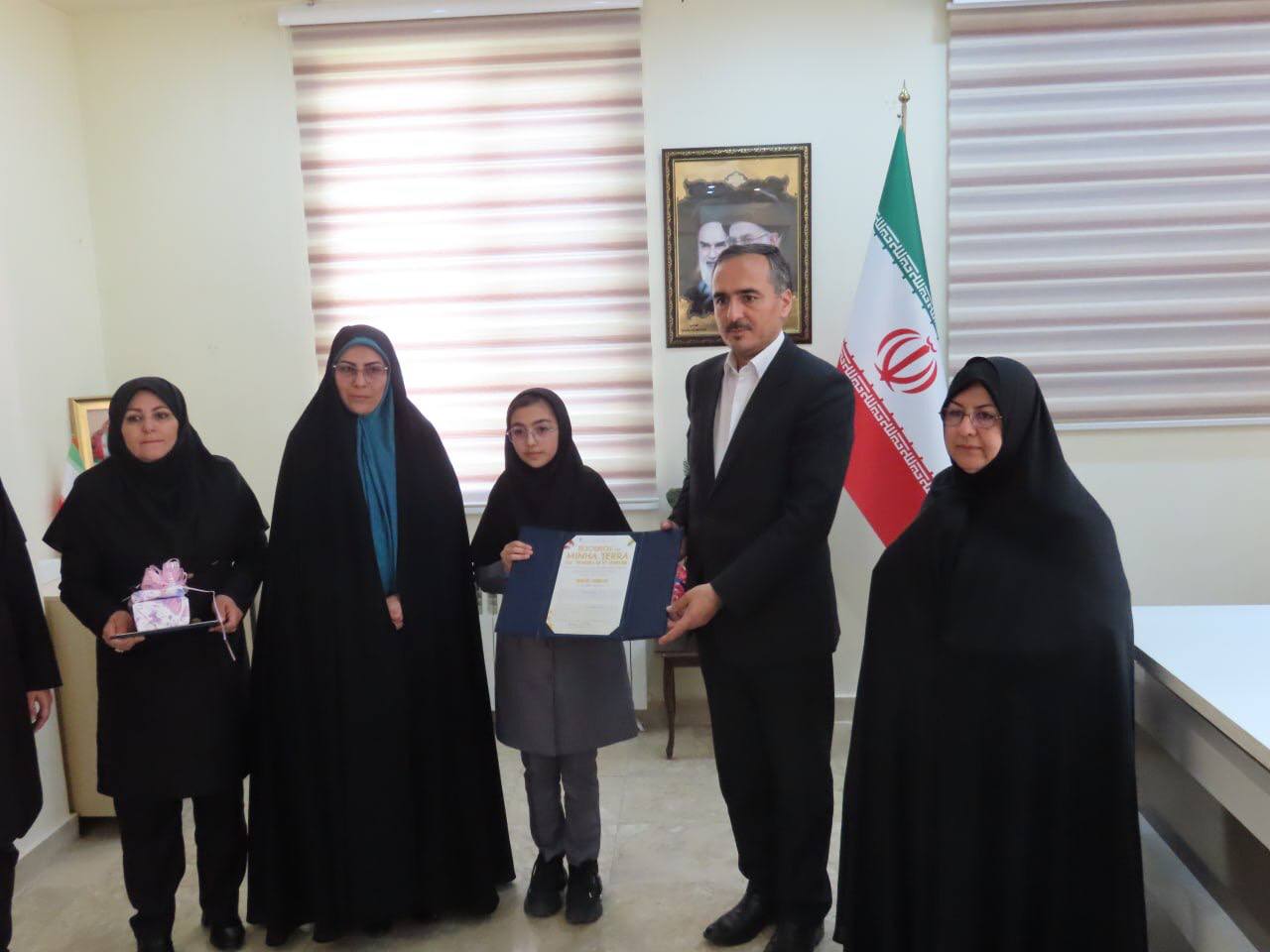 تجلیل از دانش آموز افتخار آفرین شهرستان چایپاره