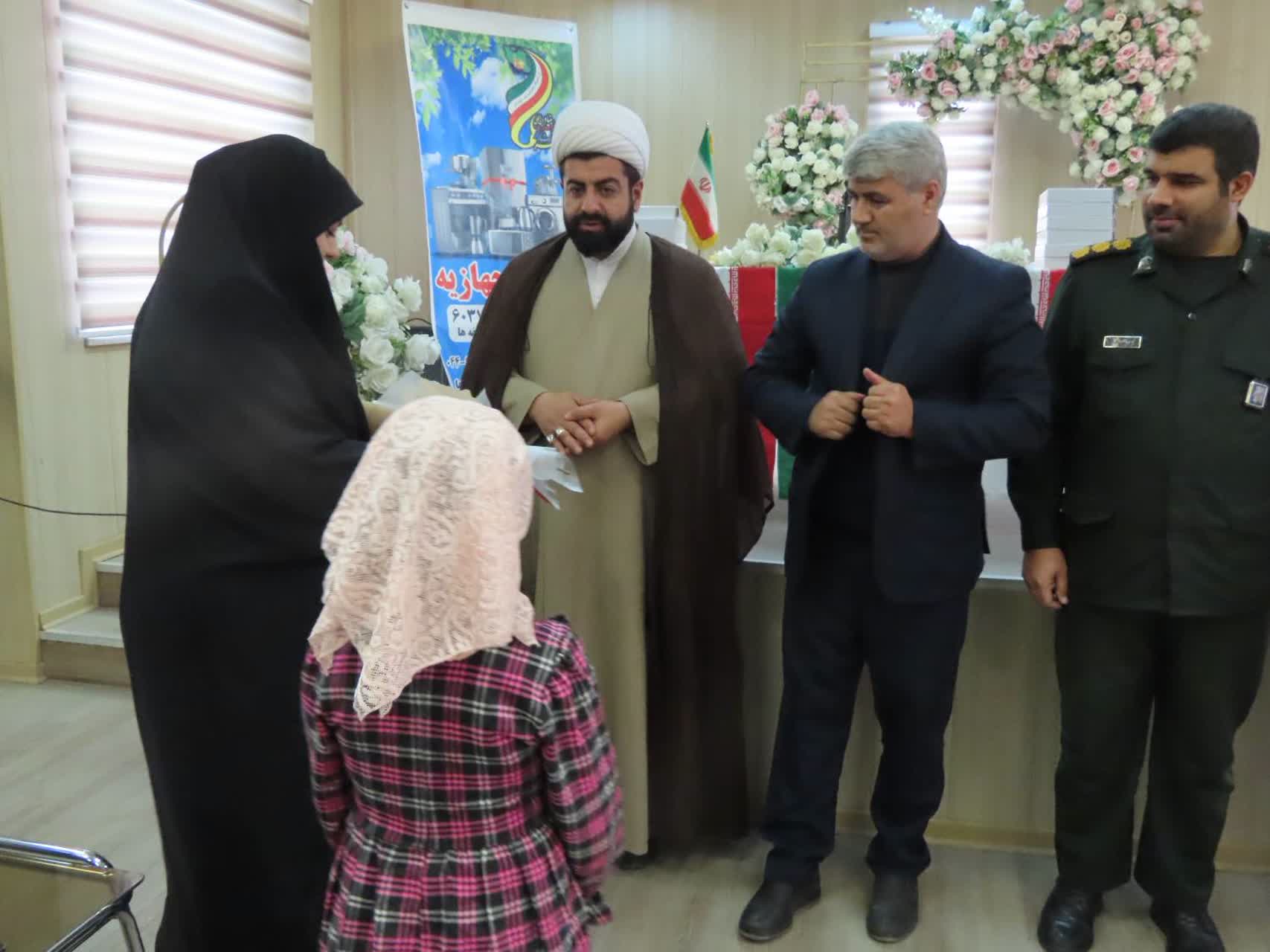 اهداء جهیزیه به نوعروسان توانخواه شهرستان چایپاره