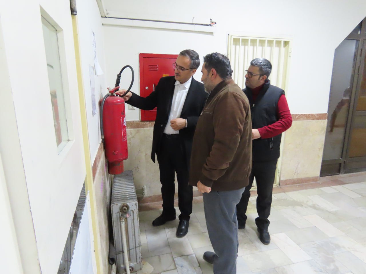 بازدید فرماندار شهرستان از نحوه ارائه خدمات به بیماران در بیمارستان امام خمینی(ره)