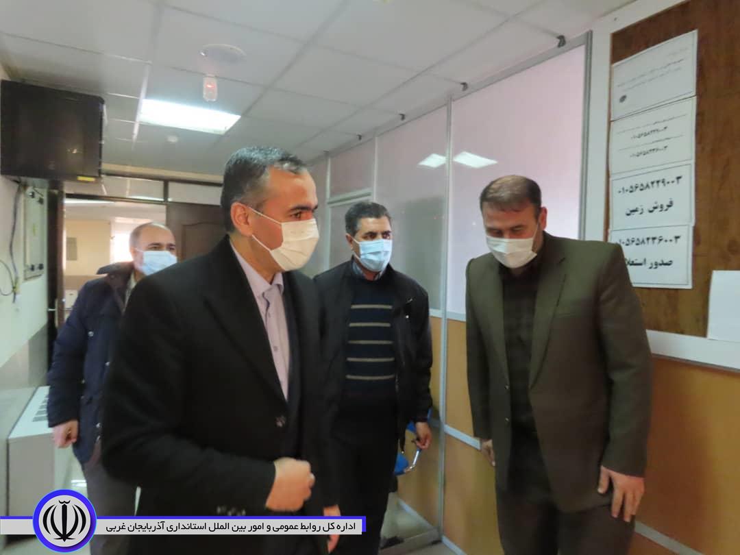 بازدید سرزده شکورزاده فرماندار شهرستان از بنیاد مسکن انقلاب اسلامی
