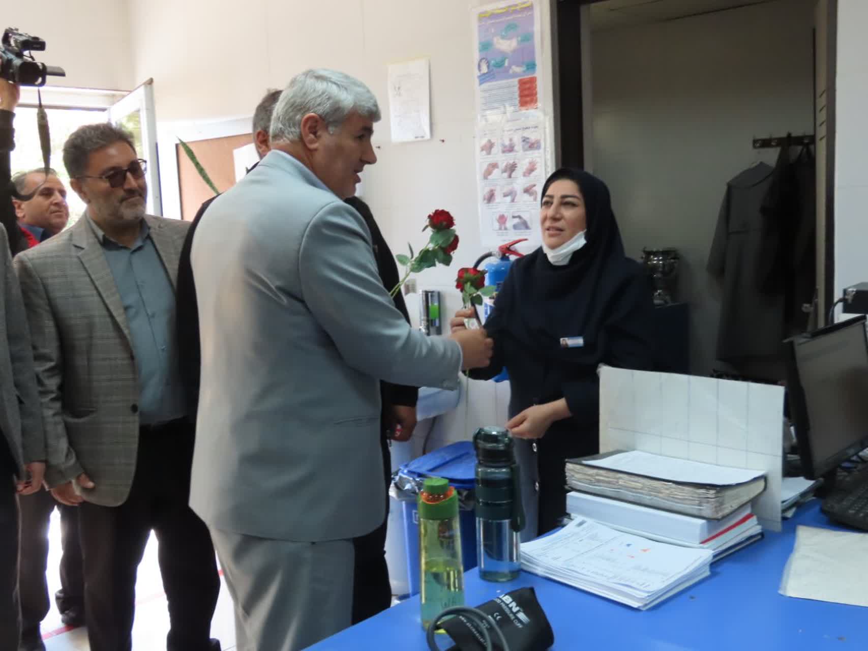 آیین تجلیل از پرستاران شهرستان چایپاره برگزار شد / تقدیر از تلاش ها و خدمات خالصانه و شبانه روزی کادر بیمارستان امام خمینی(ره)