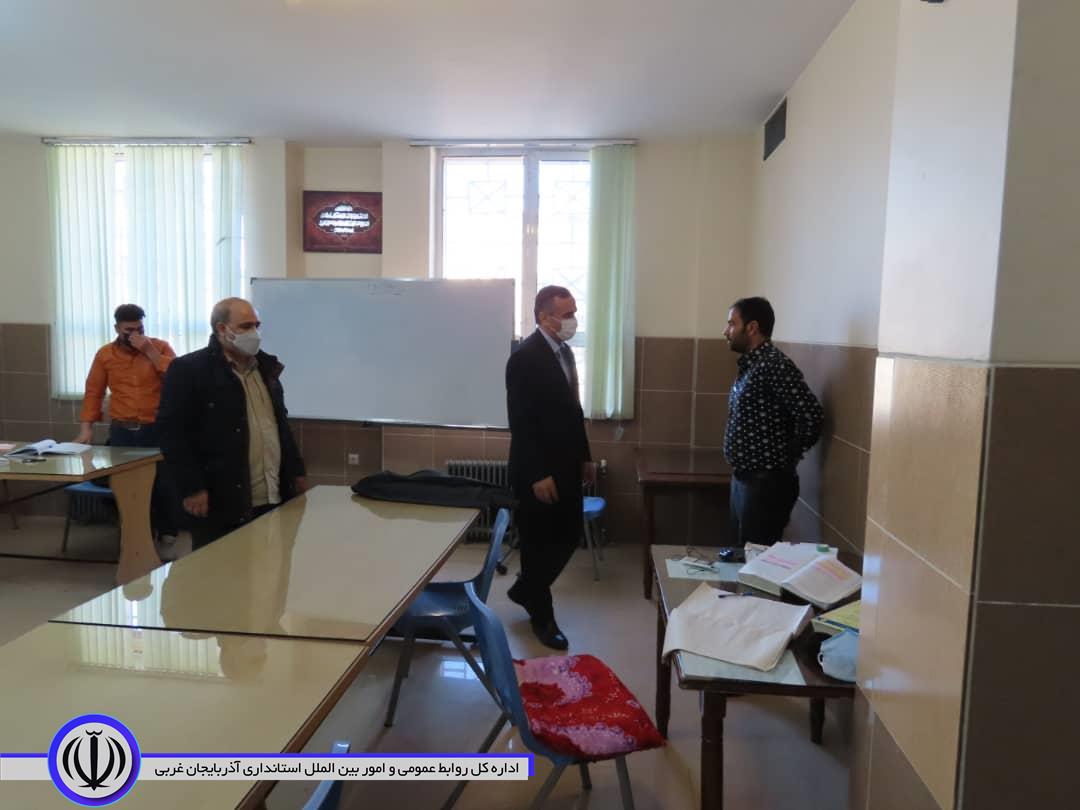 بازدید سرزده شکورزاده از کتابخانه عمومی شهرستان
