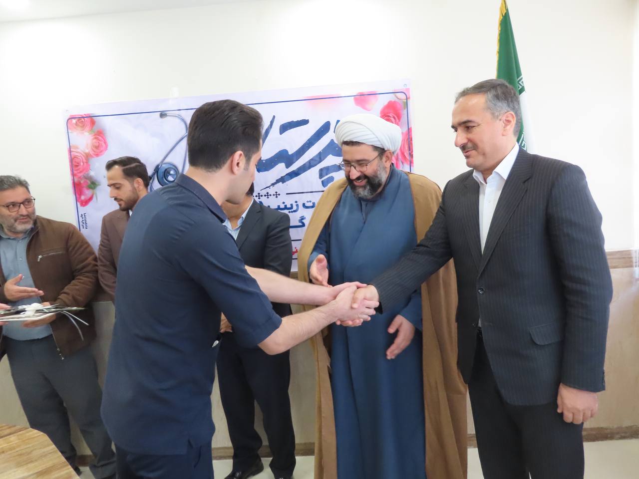 آیین تجلیل از پرستاران شهرستان چایپاره برگزار شد / تقدیر از تلاش ها و خدمات خالصانه و شبانه روزی کادر بیمارستان امام خمینی(ره)