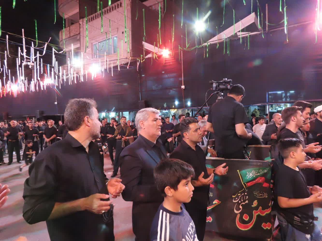 همزمان با ششمین شب ماه محرم؛حضور فرماندار چایپاره در جمع عزاداران هیئت امام حسن(ع) محله حسن‌آباد
