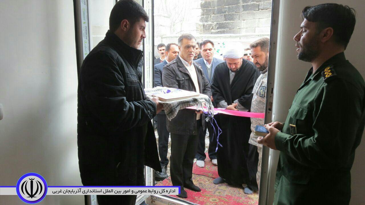 همزمان با هشتمین روز از ایام الله دهه مبارک فجر آئین افتتاح اجرای پیاده رو جدول و آسفالت خیابان طالقانی و افتتاح 5واحد مسکن مدد جویی (روستای چیر کندی) درشهرستان چایپاره برگزار شد.