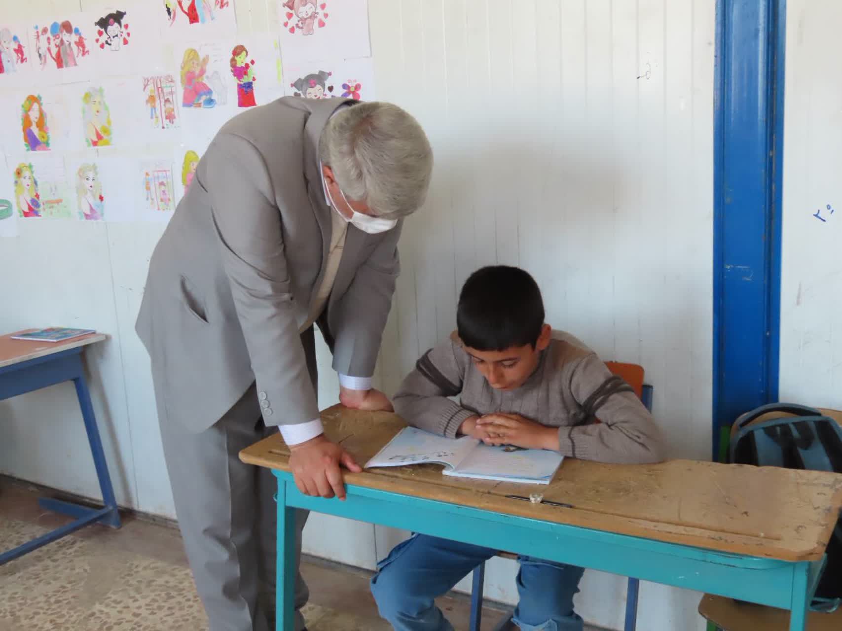 بازدید فرماندار شهرستان چایپاره از دبستان شهید مدنی روستای کورابلاغ