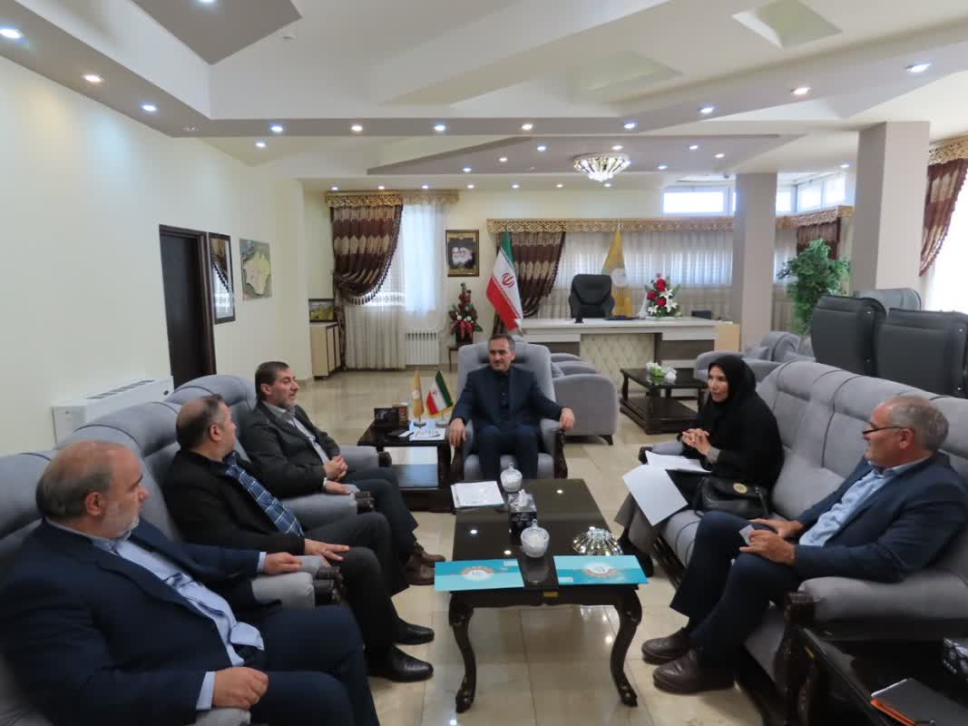 تجلیل دکتر برقراری مدیر عامل بیمه اجتماعی کشاورزان، روستائیان و عشایر کشور از فرماندار شهرستان چایپاره