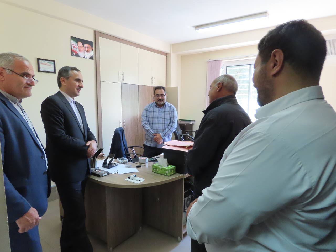 بازدید سرزده سعید شکورزاده فرماندار چایپاره از بنیاد شهید و امور ایثارگران