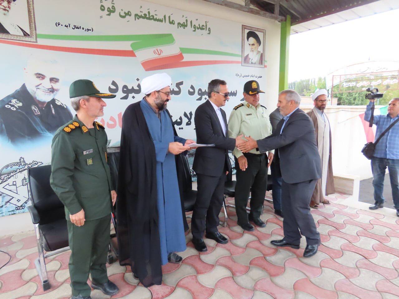 مراسم صبحگاه مشترک نیروهای نظامی ، انتظامی و بسیج در شهرستان چایپاره برگزار شد