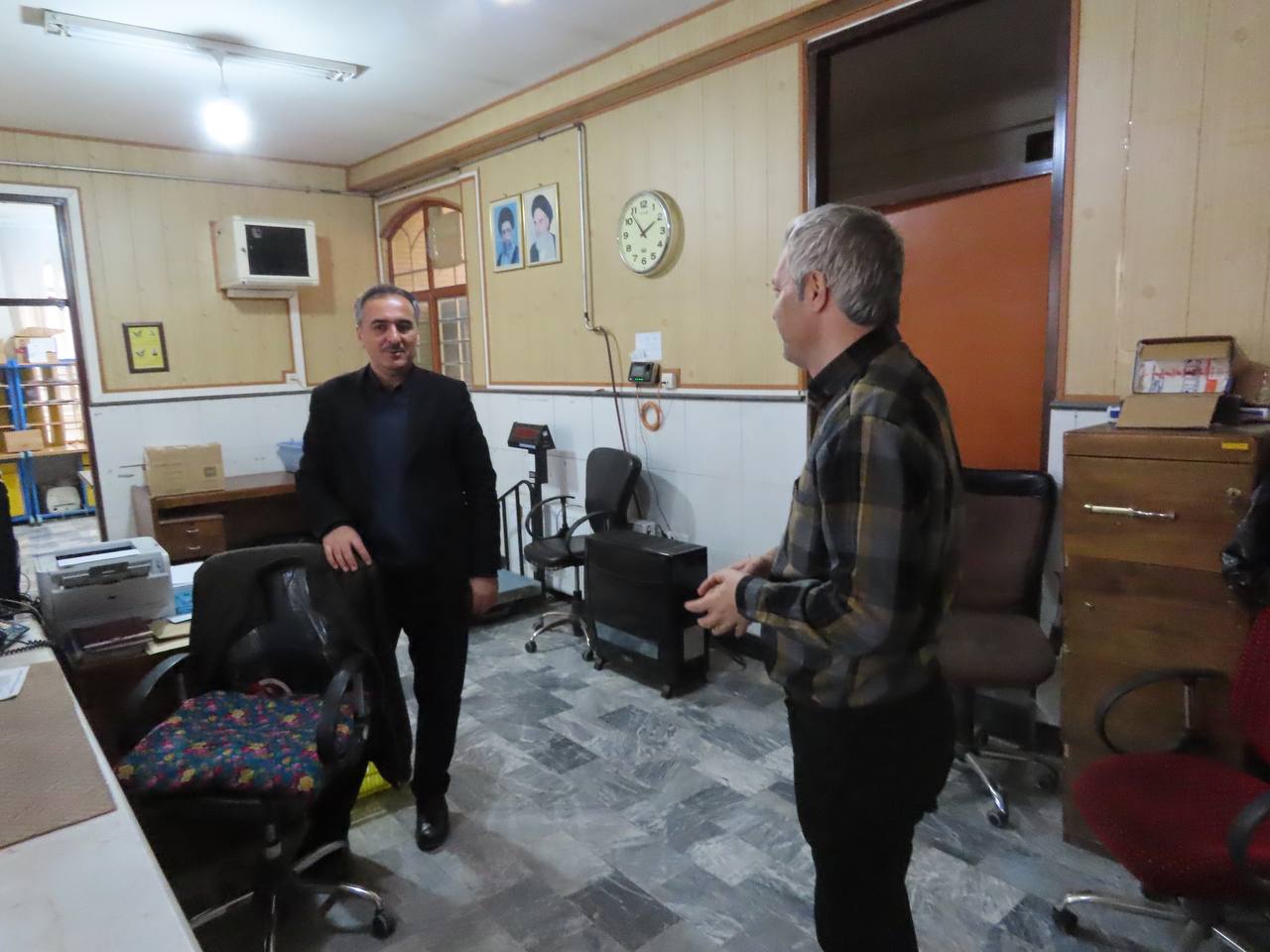 بازدید سرزده سعید شکورزاده فرماندار شهرستان از اداره پست چایپاره