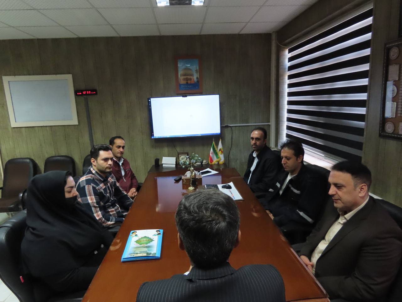 بازدید سرزده سعید شکورزاده فرماندار چایپاره از مدیریت توزیع برق