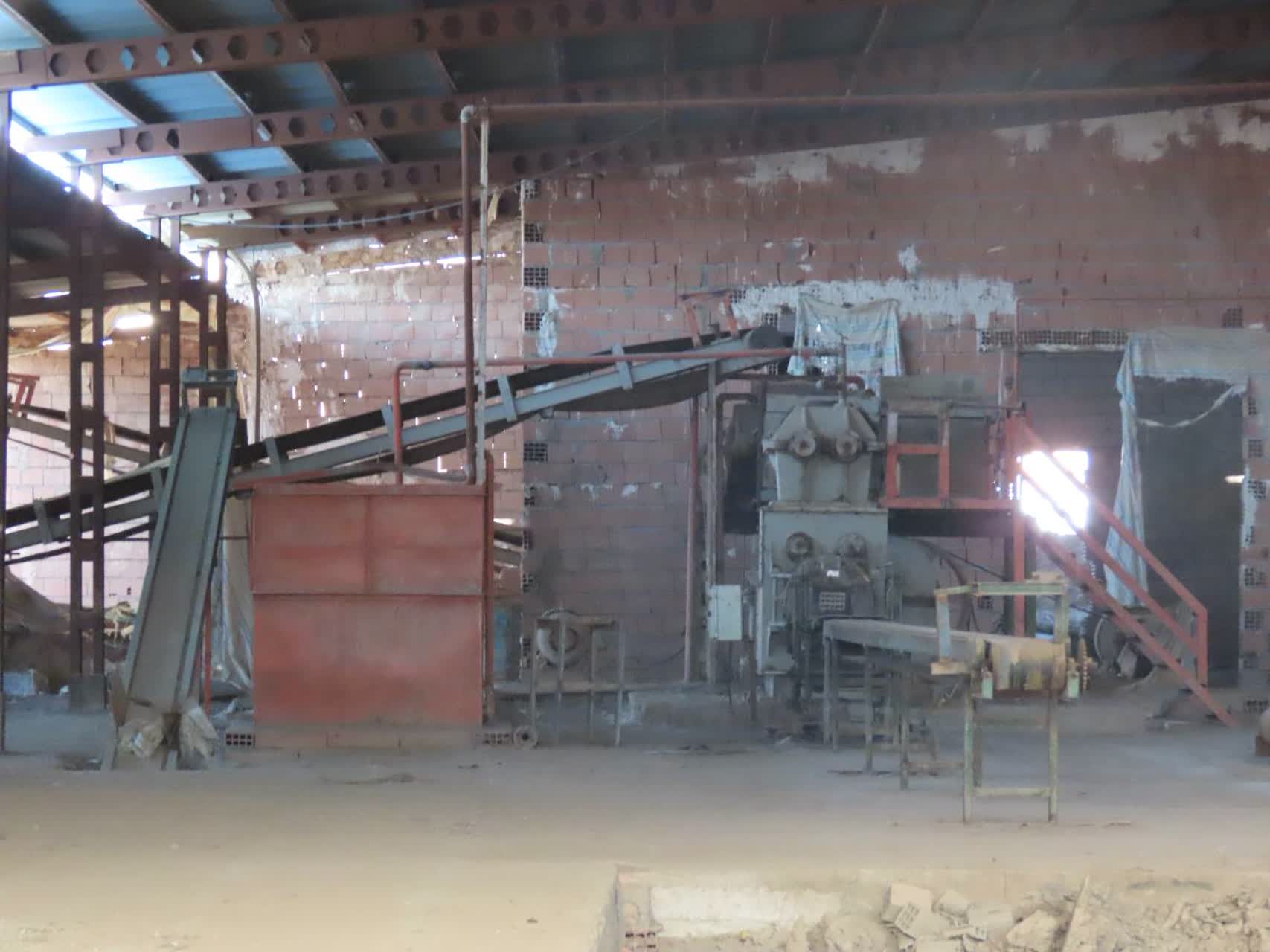 بازدید رئیس کل دادگستری آذربایجانغربی و فرماندار چایپاره از کارخانه راکد آجر سفال گرگین شهرستان